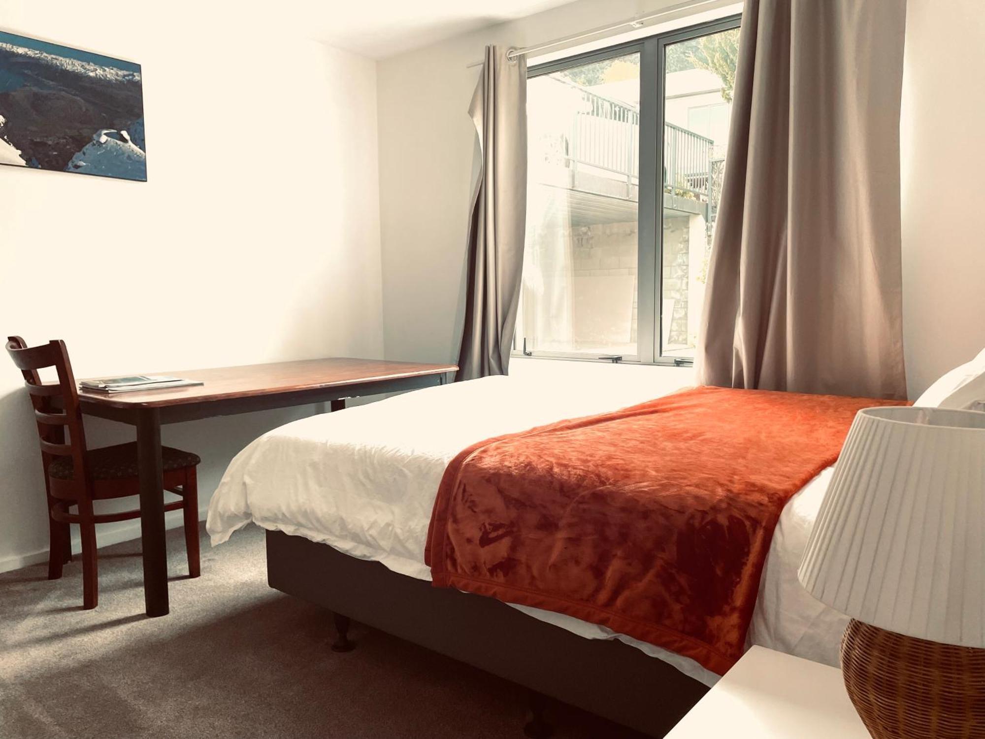 Ming'S Lakeside Goldleaf Suites Queenstown Exterior photo